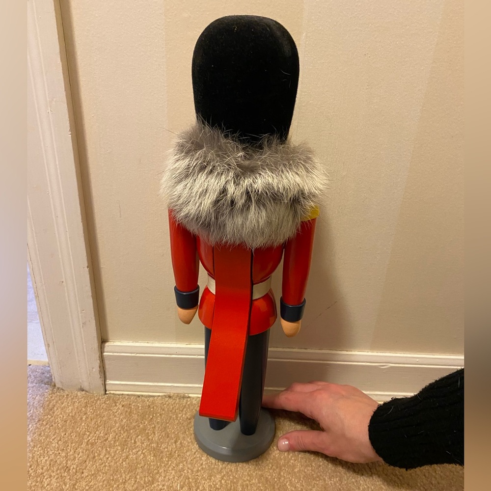 Nutcracker Soldier Guard 15.5 Inch Erzgebirge GDR East Germany - Picture 4 of 5